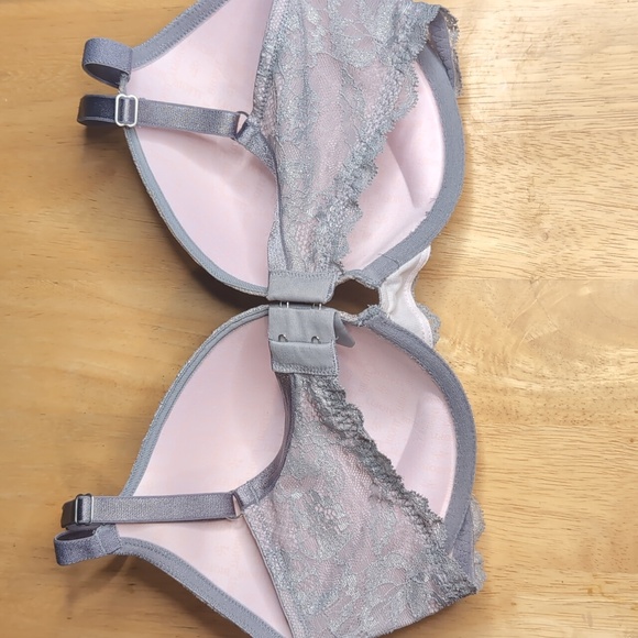 Like New Victoria's Secret Sparkly Silver/Pink Lace Biofit Demi Uplift Bra. - Picture 3 of 6